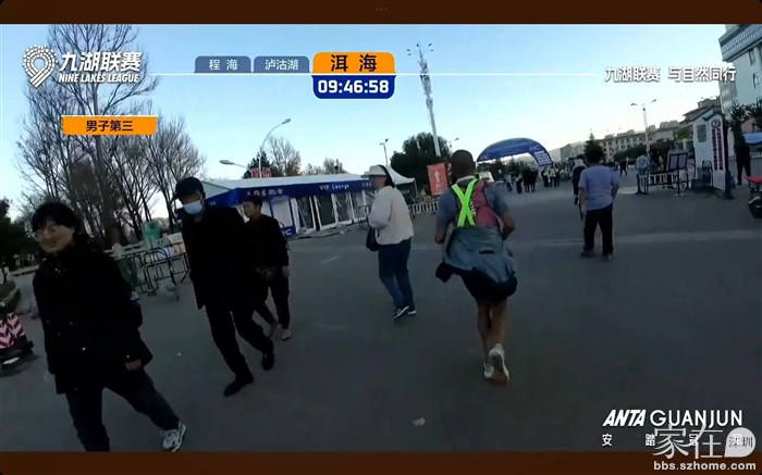 原第一现第二的男子己跑出生态廊道，距离终点还有2公里。