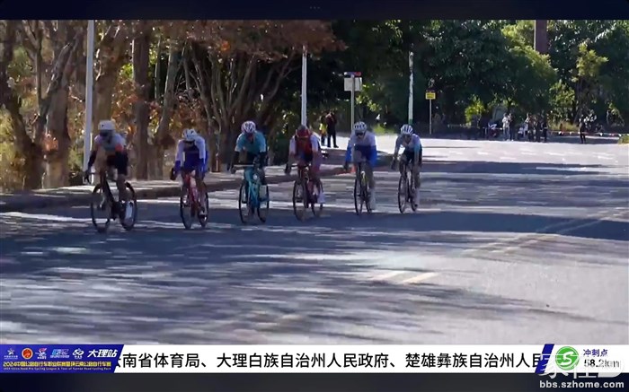 快到双廊的这条路，平时路边停着很多咖啡车，在这里做短暂停留叹个咖啡是非常惬意的事。