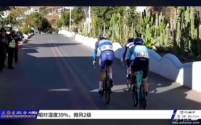 这就是网红的彩虹路，如果把镜头反转对着后面是很美的。