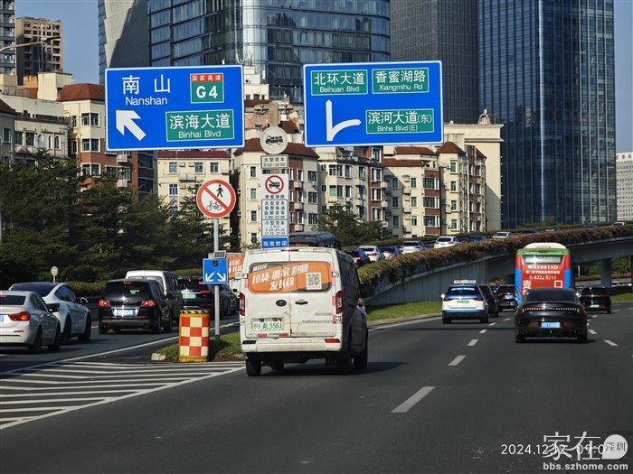 习惯上都是走滨海大道往宝安方向走的，可看见桥上的车流，毅然决定走香蜜湖路转深南路走。