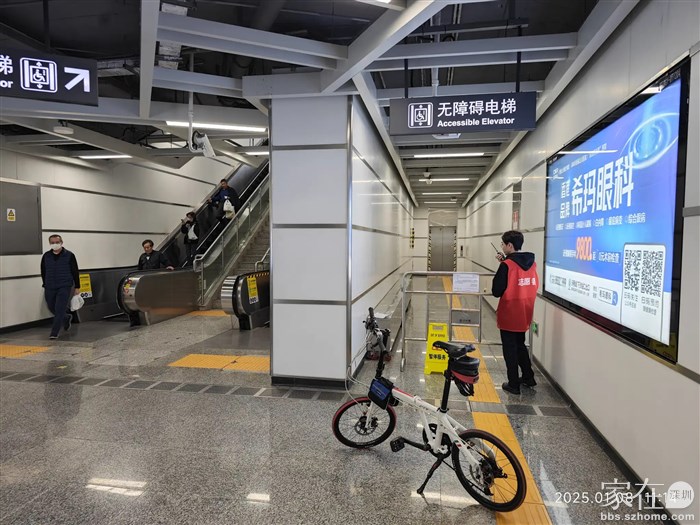 地铁站穿过滨海大道，上电梯时被拦住讲有施工要联系施工停工放行。