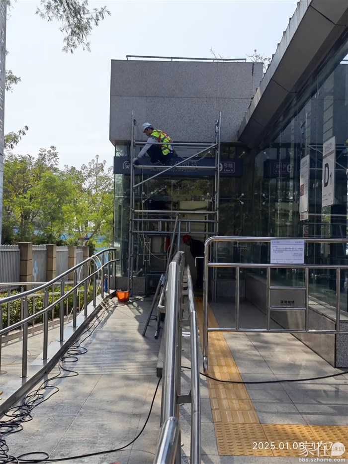 通知上面停工就放心了，上到去看到果然是边施工边放行。