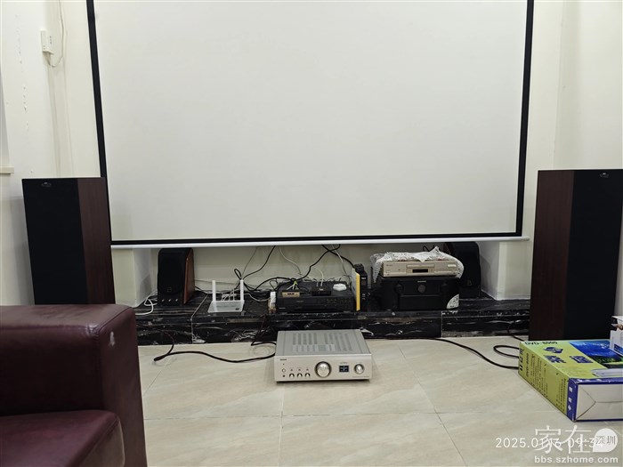 音箱还没到就先用“破烂”听着，还好，这个21年搬过来就没接过线的东西还能听。