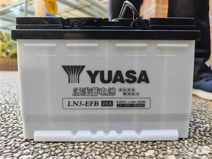 汤浅EFB富液启动型电瓶，自认为比欧美系的AGM贫液式启动电瓶好用还便宜。