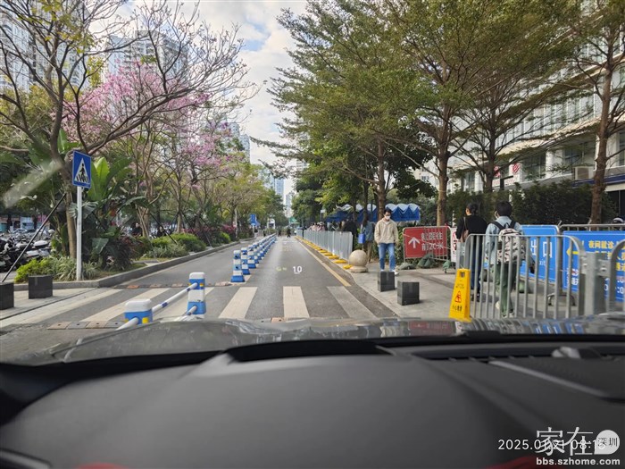 还行，一早过来没有车需要排队进医院。