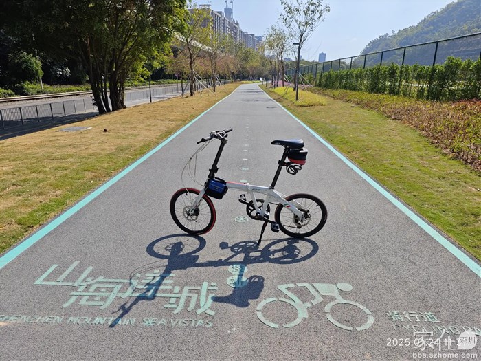 继续沿着新通的山海连城骑行绿道往前海方向