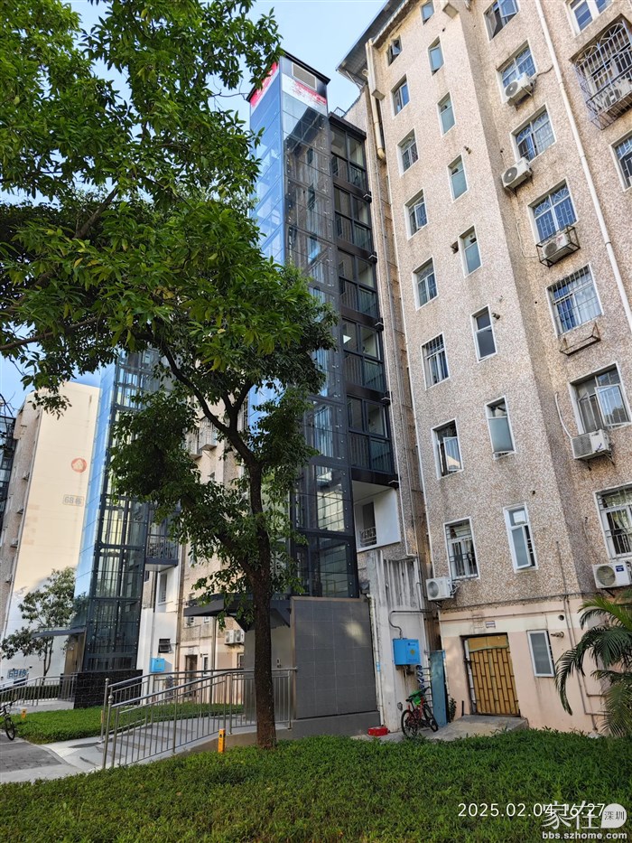 穿行过益田村，这些老房加装的电梯看上去很棒。