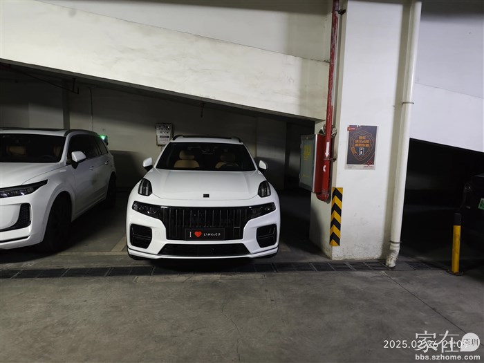 很多人问我为什么不等领克900，还是那句话，够用就行，我家车位也不好停那些跟大揽胜一样尺寸的全尺寸SUV呀。