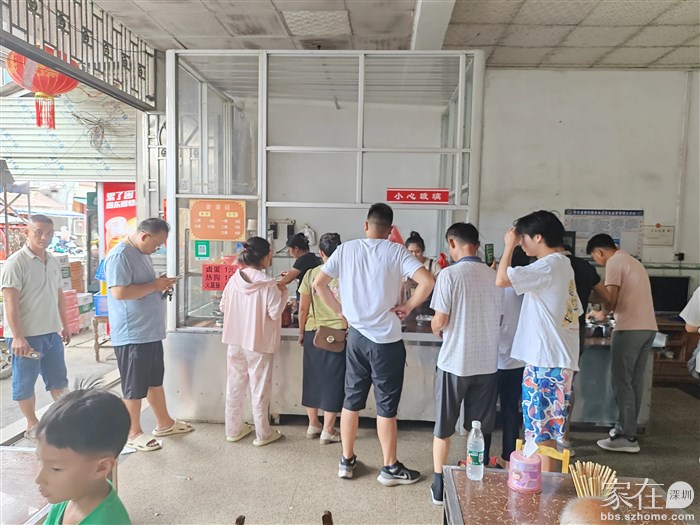 贺州一个小小的米粉，都要排队吃