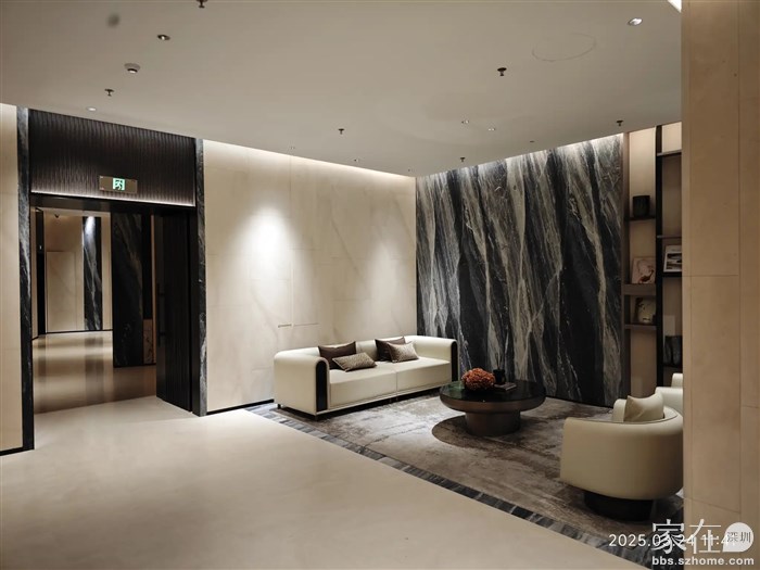 漂亮的小区地下车库