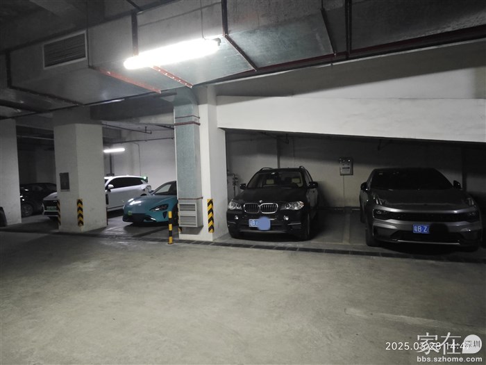 回到车库旁边正好有一个带充电桩的公共车位，不用延长线就直接插上充电，到时看看充多少电就知这趟行程花费了多少。