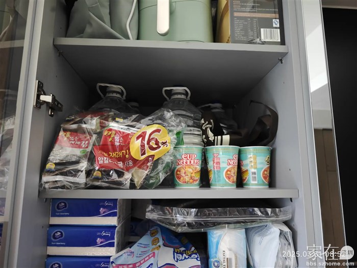 柜子高处放着的水