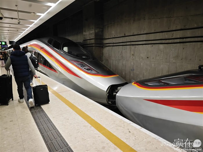 这趟车是挂了2列的长途车，不过管他呢，只要能在福田站停就行。