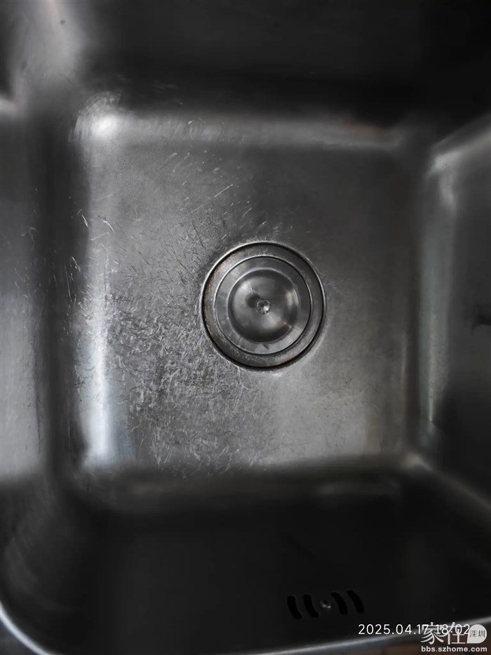 这趟赶回来最重要把厨房忘了盖的洗水盆盖好，否则半年后回来满厨房都会是小飞虫的虫尸。