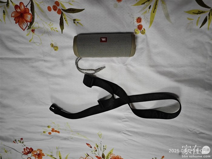 还有漏拿的蓝牙小音箱，这玩意环洱海骑行时可是必备的。