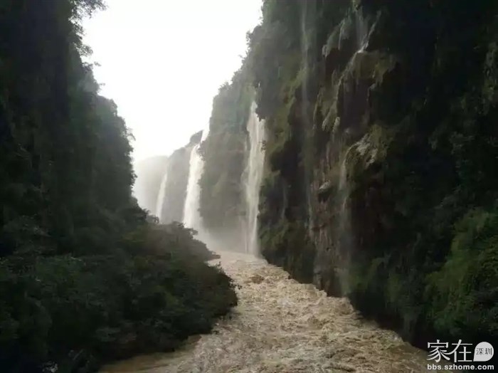 这是以前拍的丰水期的马岭河组瀑布