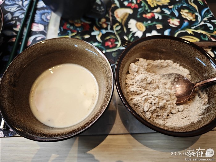 用咸酥油茶自己配的粘耙还是比在藏区吃那些用酥油捏出来的粘耙更容易接受