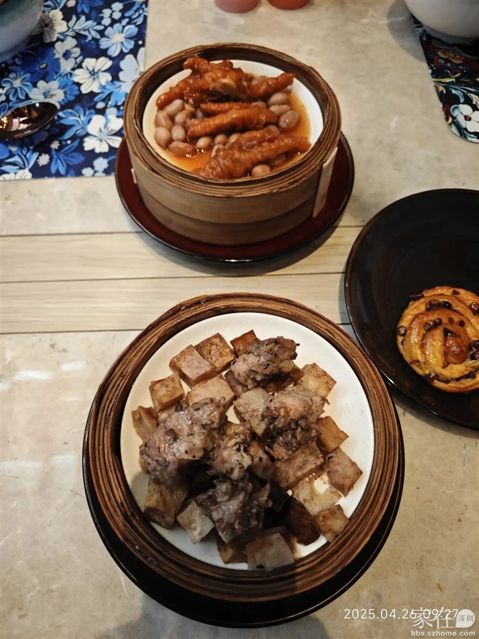 这个酒店可能广东人来的比较多，还做了一些广式的点心。