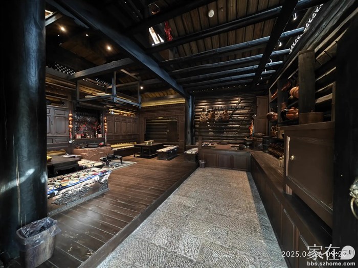 酒店里展示的摩梭人祖母屋