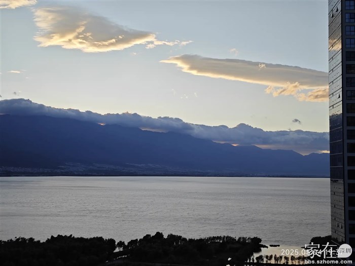 正在发贴时看到窗外的景像