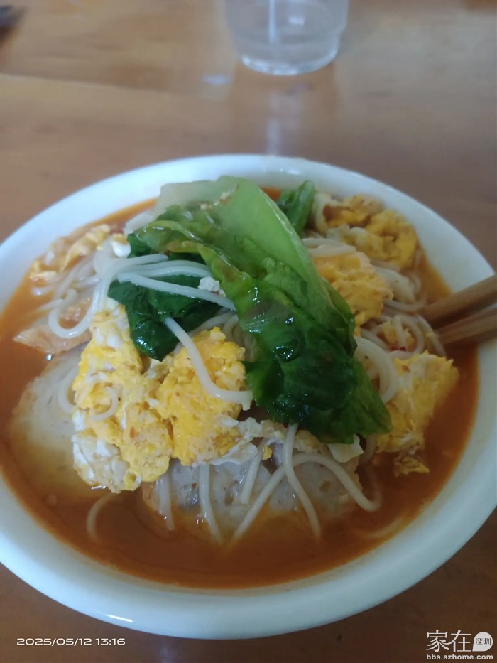 一个人的午餐，简简单单一碗面，喷香