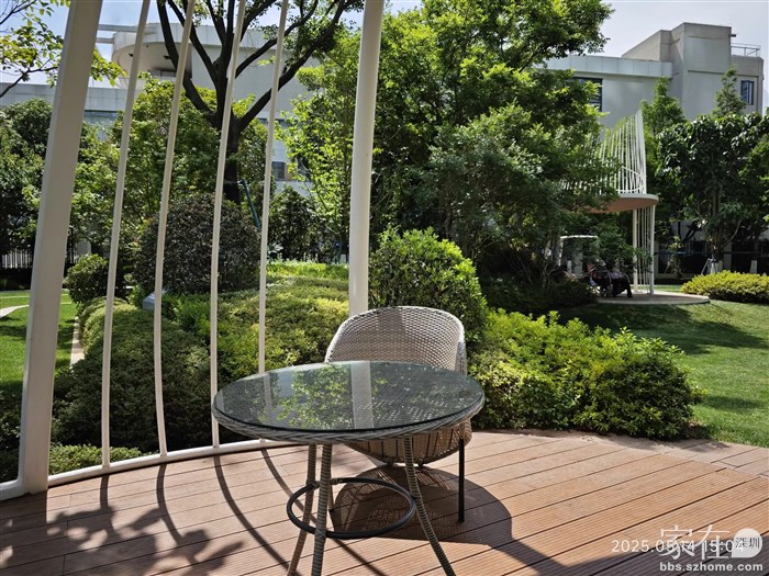 回到小区小坐一会