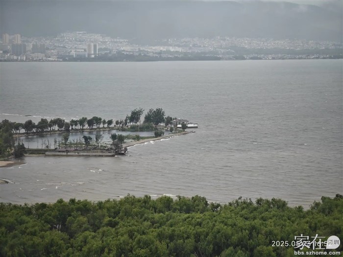 因为风大洱海起了白头浪