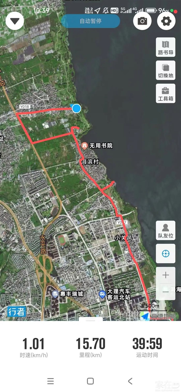 从洱滨村来到崇邑村，这里有最漂亮的休闲木栈道。