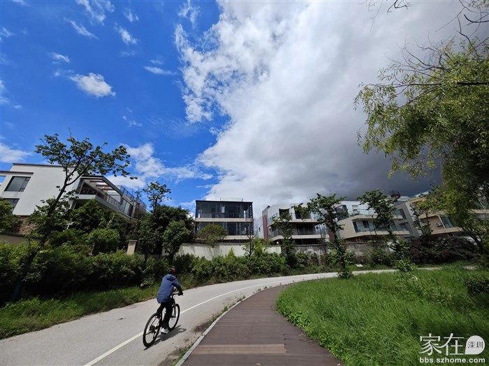 一边篮天一边乌云