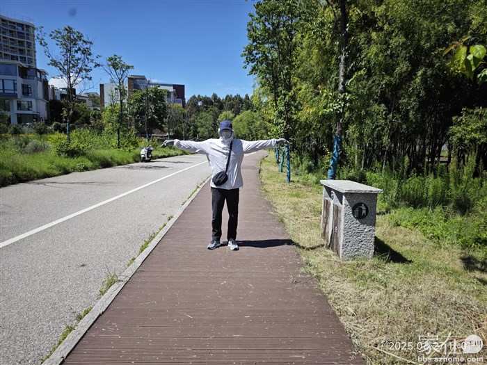 看我这身防晒到位吧，大理必须是这样子，不过好在天气不热，大夏天这样穿的话也不会闷的难受。