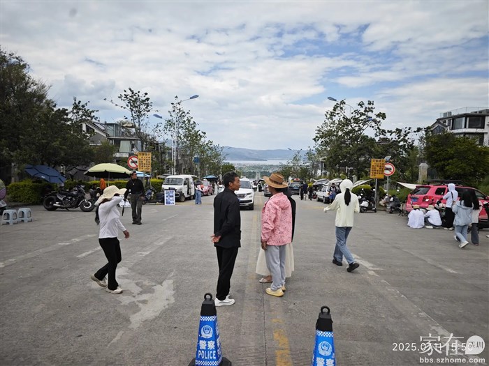 回程路上照例在网红苍洱大道上打个卡