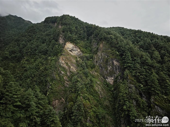 像画一样的岩壁