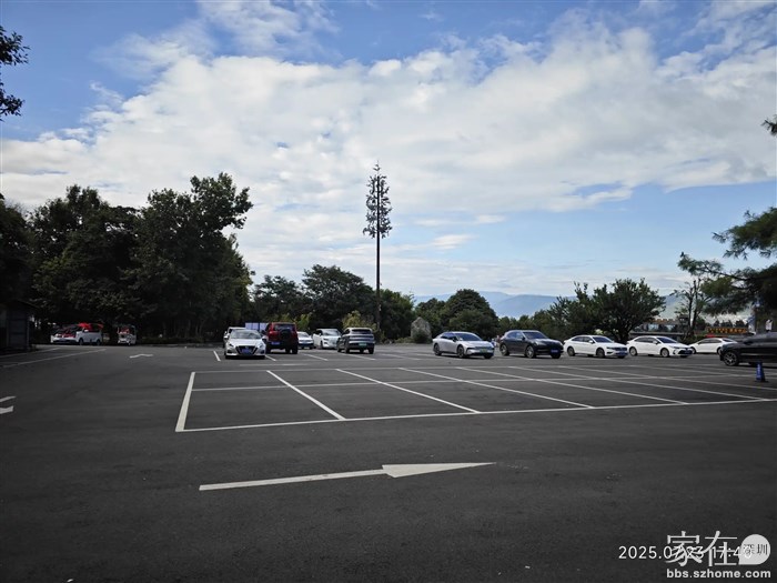 这个时段天龙八步这边的车己经走的差不多了