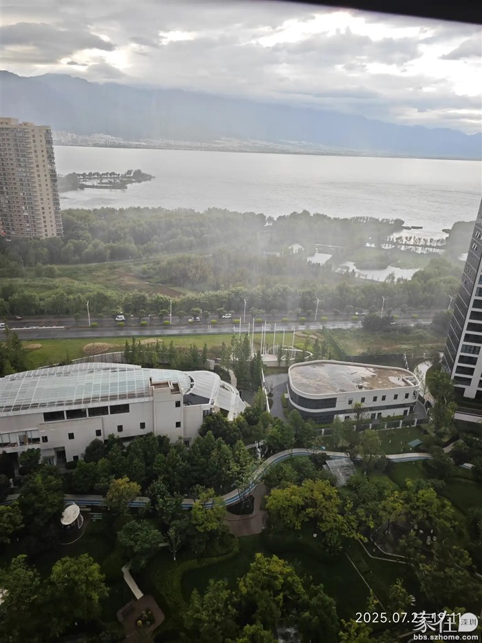 突然就下起了暴雨