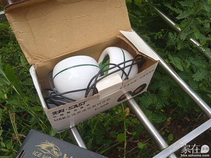 9成新小音响，音质非常不错，音量也很大。个人使用很合适.。