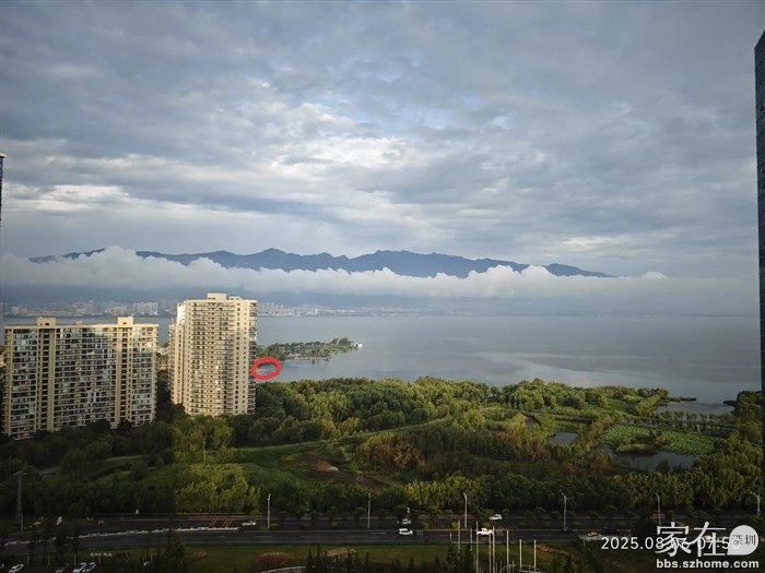 之前还能看到的这个尖尖岸边己被水淹没