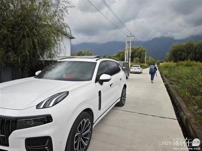 今天顺风车拉了个背包客