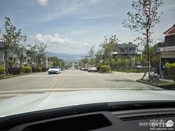 苍洱大道经过整治己不允许职业摆滩