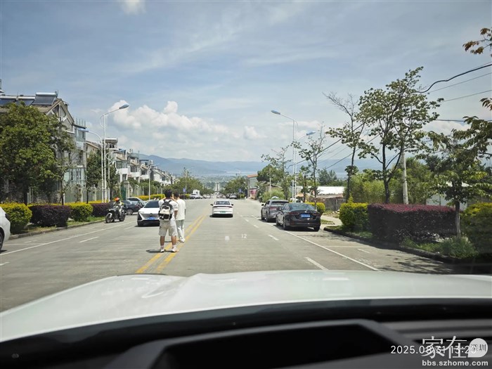 游客自己拍照还是有的