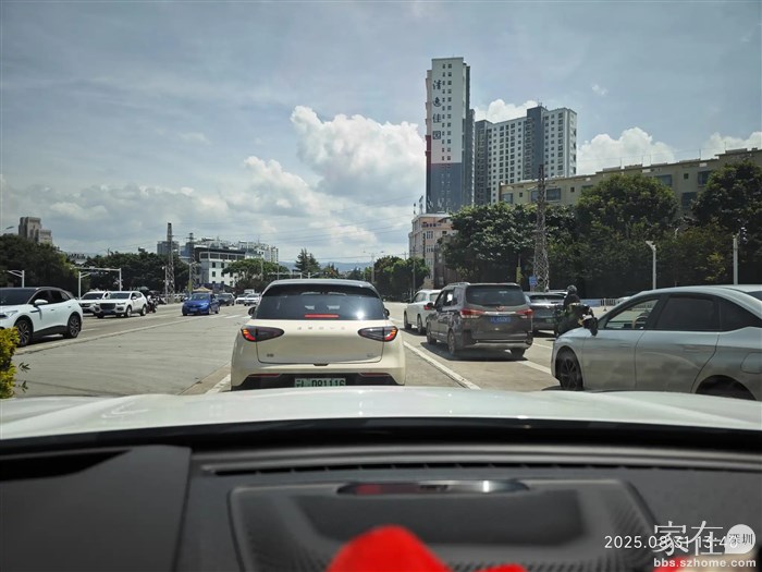 全程只在这个路口等了第二个绿灯通过