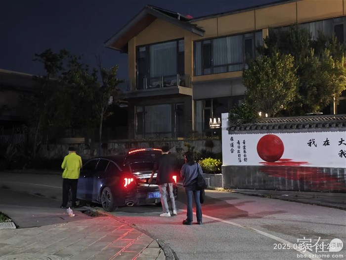 天都全黑了，还有刚完成婚拍的收拾离开。