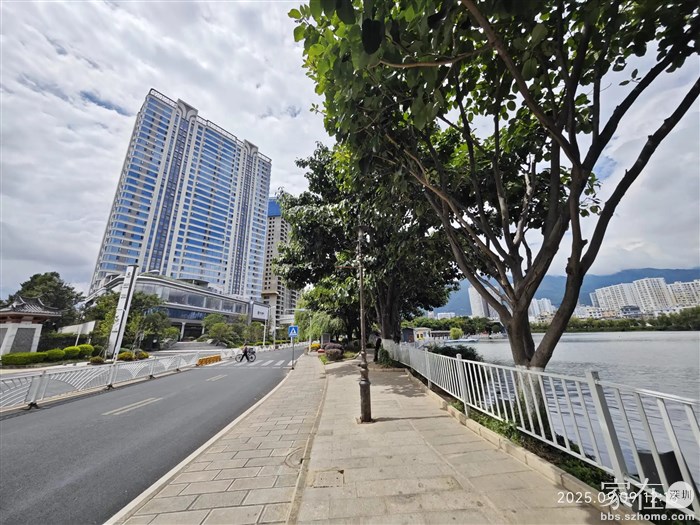 这个搂盘是当前最贵的高层小区，我觉得景观没我家那边好，这么贵卖的出去吗。