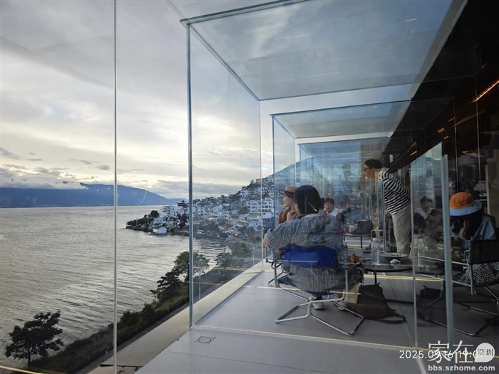 白在这家餐馆呆到了天黑也没看到鱼灯