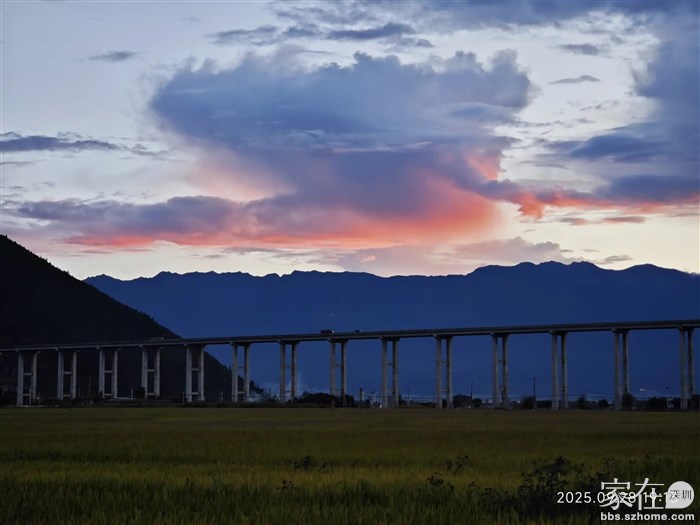 同时间我在挖色拍的晚霞