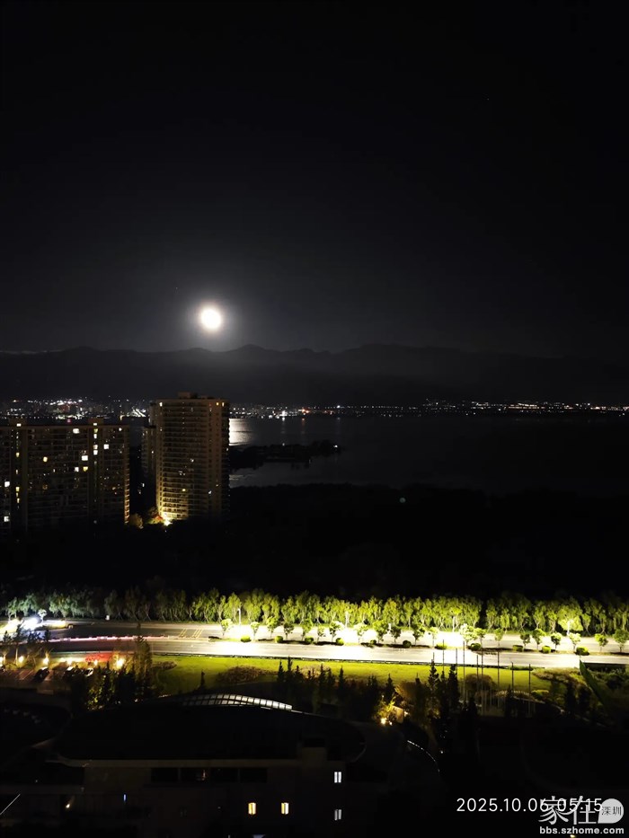 今天凌晨的月亮己够圆了