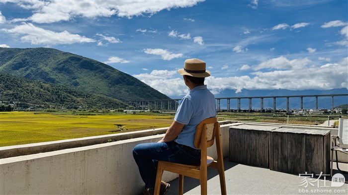 今早群里的广州邻居老杨听我介绍去了挖色的稻田都舍不得离开，这让我又有了无名的满足感。