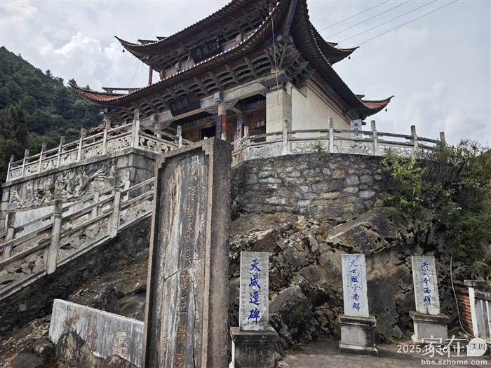 不知为什么这么有名的一个寺却常年失修，破败不堪。