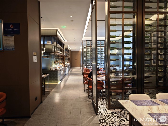 几年没来了，酒店的自助早餐比之前的更丰富了，双标254含双早的算是高档酒店了，上哪找。