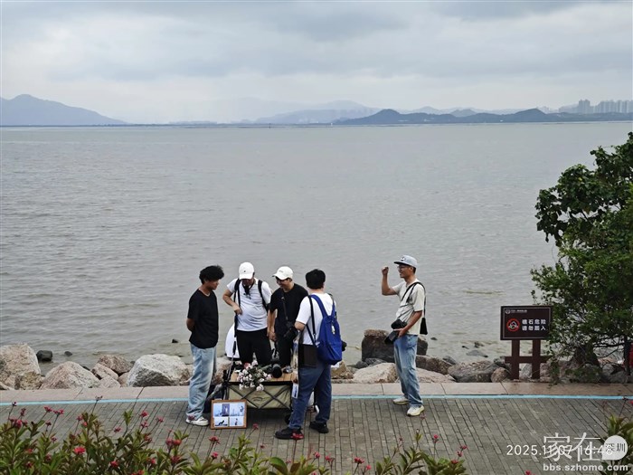 深圳湾公园也跟洱海的那些网红点一样，充满着揽客的拍手。