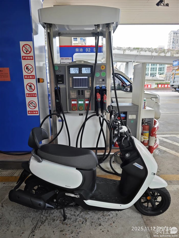 出发前，先将小踏板喂饱，其实决定骑小踏板去朋友处，也是考虑到车子停了半年，该动一动了。